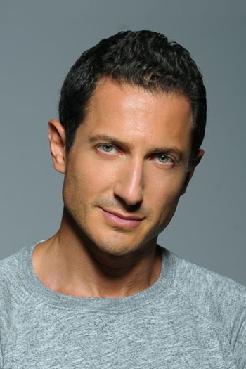 Photo of actor Sasha Roiz