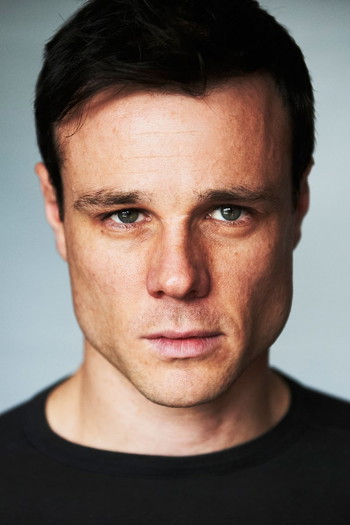 Photo of actor Rupert Evans