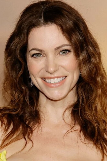 Photo of actress Courtney Henggeler