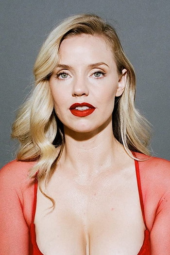 Photo of actress Kelli Garner