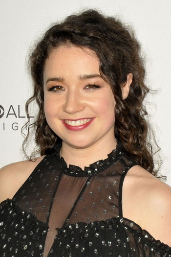 Photo of actress Sarah Steele