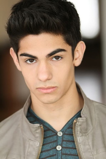 Photo of actor Matthew Frias