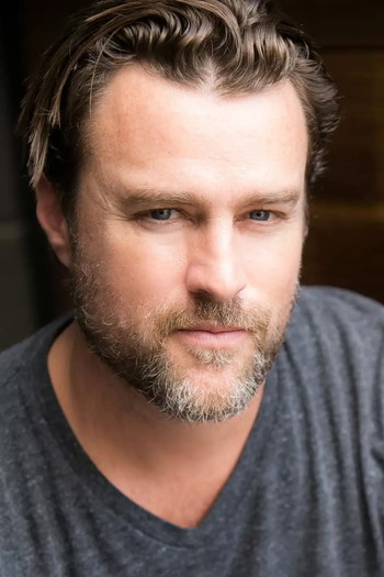 Photo of actor Oliver Macready