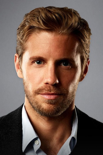 Photo of actor Matt Barr