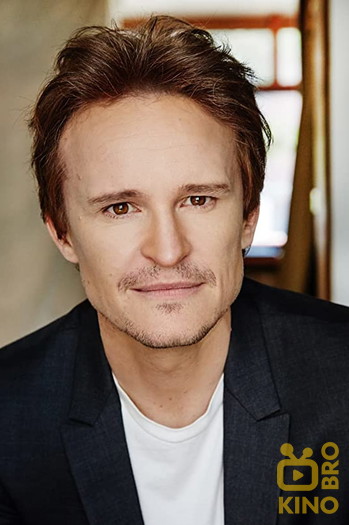 Photo of actor Damon Herriman