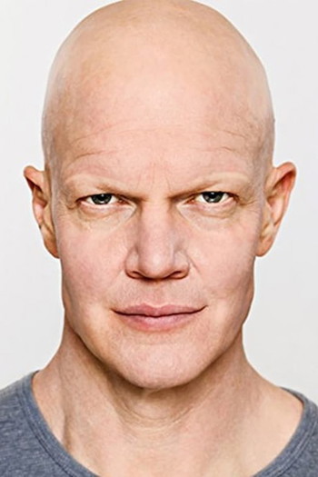 Photo of actor Derek Mears