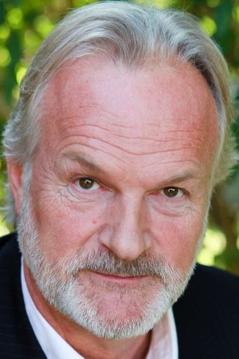 Photo of actor Clive Mantle