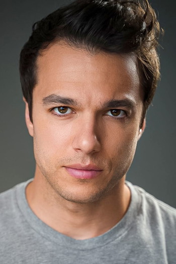 Photo of actor Chris Riggi