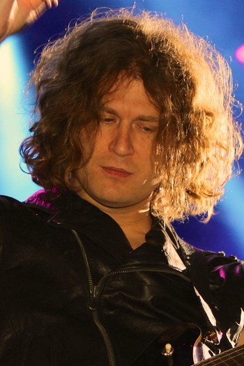 Photo of actor Dave Keuning