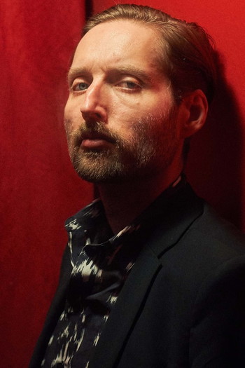 Photo of actor Mark Stoermer