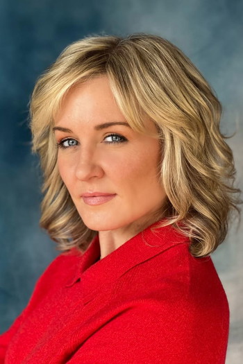 Photo of actress Amy Carlson