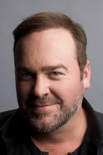 Photo of actor Lee Brice