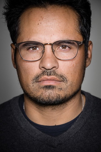 Photo of actor Michael Peña