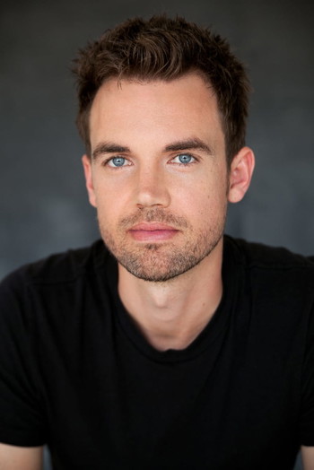 Photo of actor Tyler Hilton