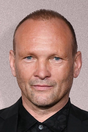 Photo of actor Andrew Howard