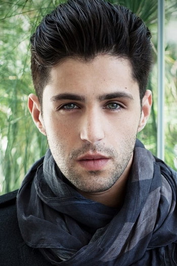 Photo of actor Josh Peck