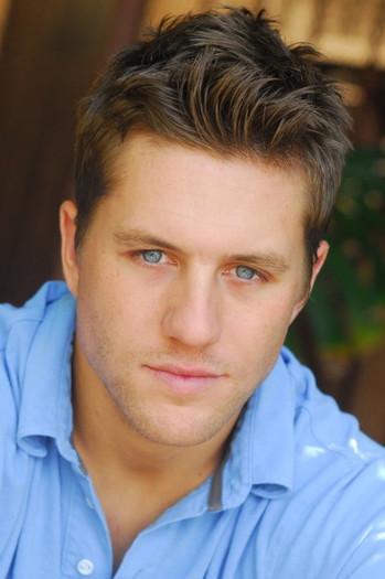 Photo of actor Ross Thomas