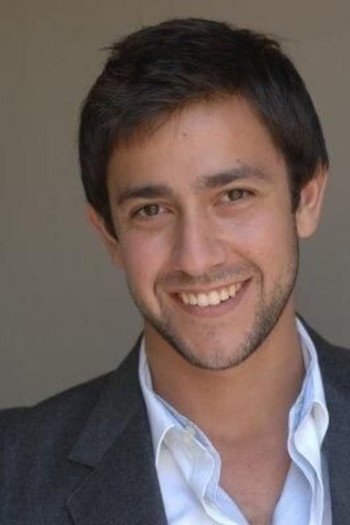 Photo of actor Jake Siegel