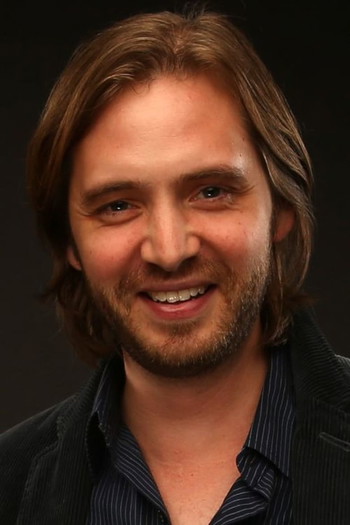 Photo of actor Aaron Stanford