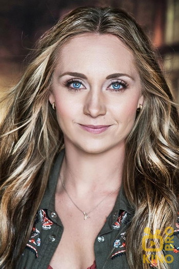 Photo of actress Amber Marshall