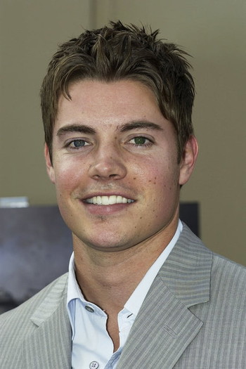 Photo of actor Josh Henderson