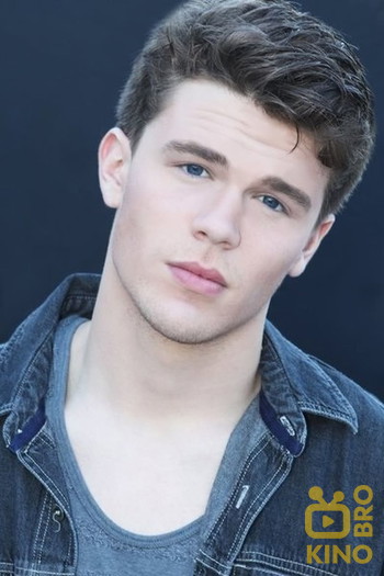 Photo of actor Peyton Clark