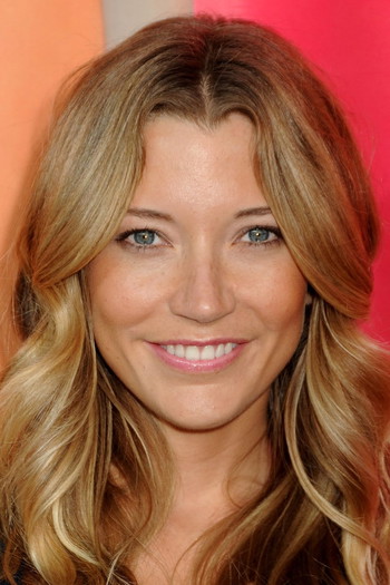 Photo of actress Sarah Roemer