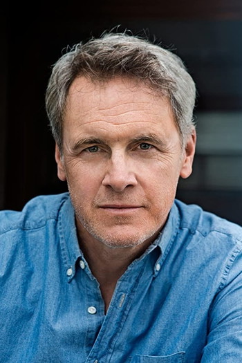 Photo of actor Mark Moses