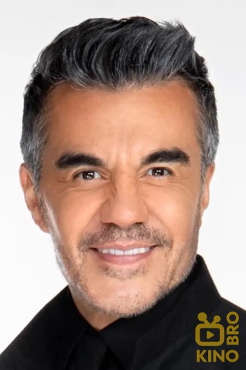 Photo of actor Adrián Uribe