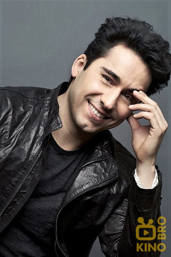 Photo of actor John Lloyd Young