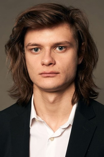 Photo of actor Charlie Tahan