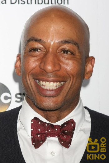 Photo of actor James Lesure