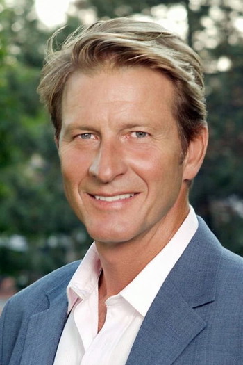 Photo of actor Brett Cullen