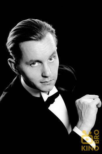 Photo of actor Max Raabe