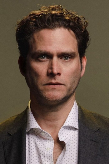 Photo of actor Steven Pasquale