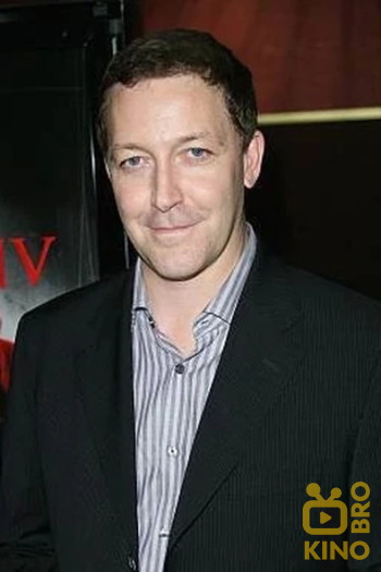 Photo of actor Simon Reynolds