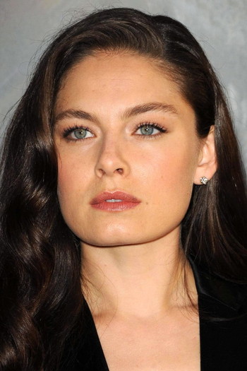 Photo of actress Alexa Davalos