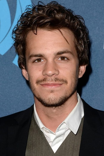 Photo of actor Johnny Simmons