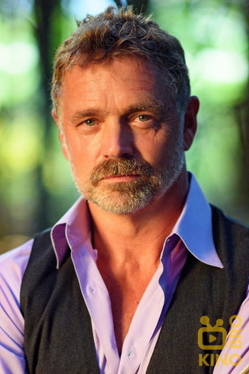 Photo of actor John Schneider