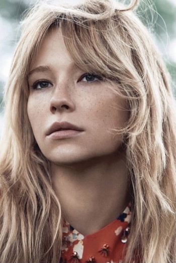 Photo of actress Haley Bennett