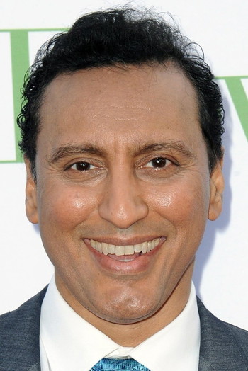 Photo of actor Aasif Mandvi