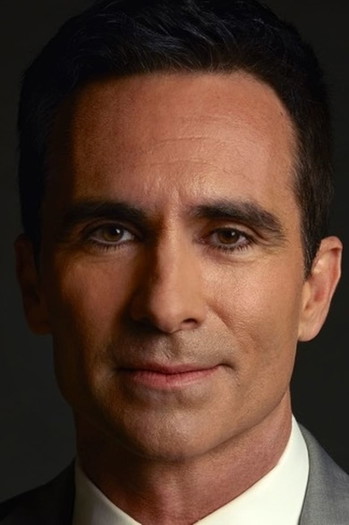 Photo of actor Nestor Carbonell