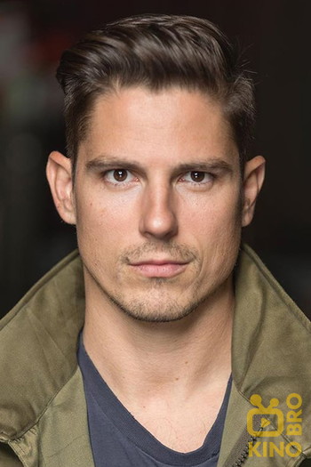 Photo of actor Sean Faris