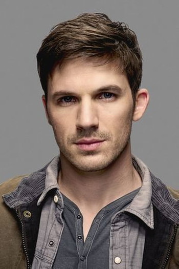 Photo of actor Matt Lanter