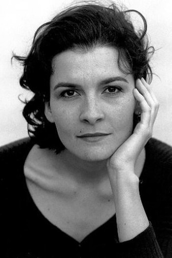 Photo of actress Louise Lemoine Torrès