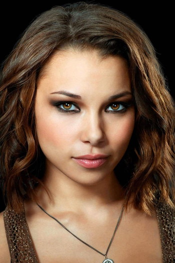 Photo of actress Jessica Parker Kennedy