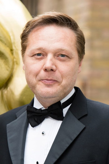 Photo of actor Shaun Dooley