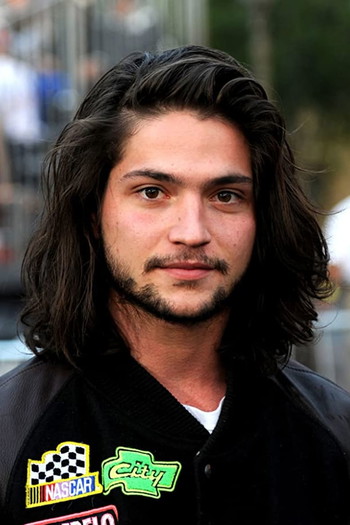 Photo of actor Thomas McDonell