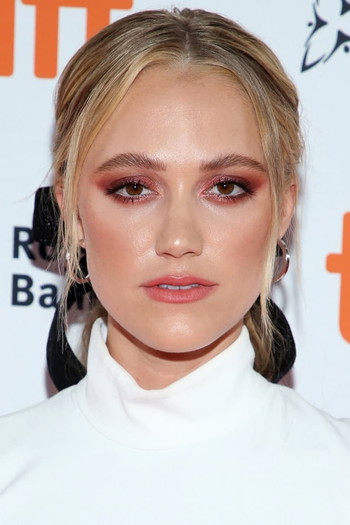 Photo of actress Maika Monroe