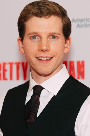 Photo of actor Stark Sands